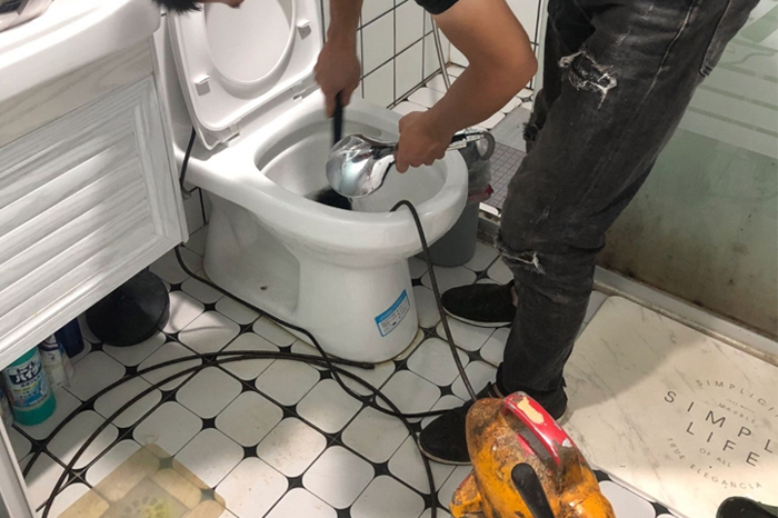 大理马桶堵塞自己疏通还是找师傅?专业上门服务让你省时更省心