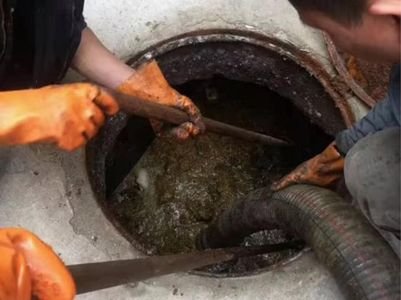 大理清理化粪池时如何避免沼气的危害?